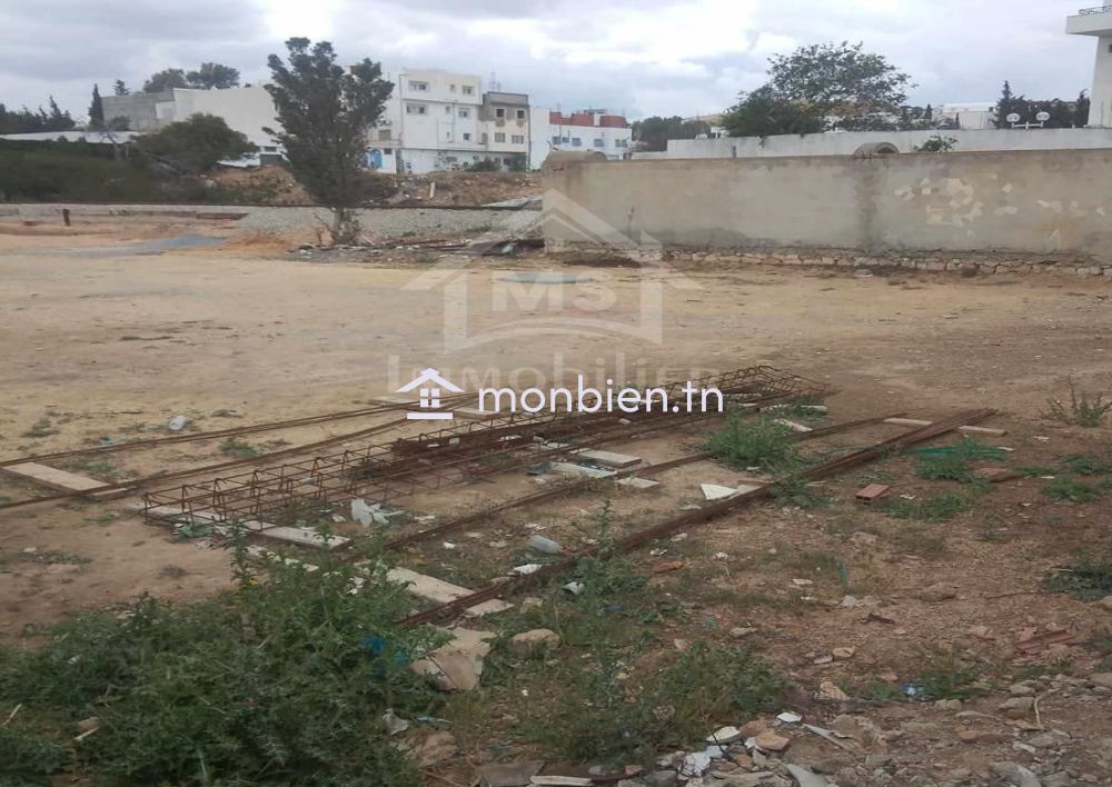 Un terrain avec autorisation de bâtir à Hammamet à vendre 51355351