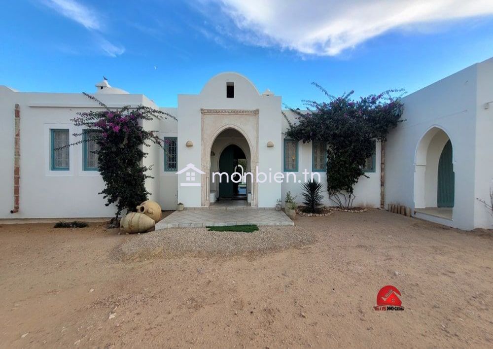 MAISON DJERBIENNE AVEC PISCINE À ARKOU DJERBA ZA