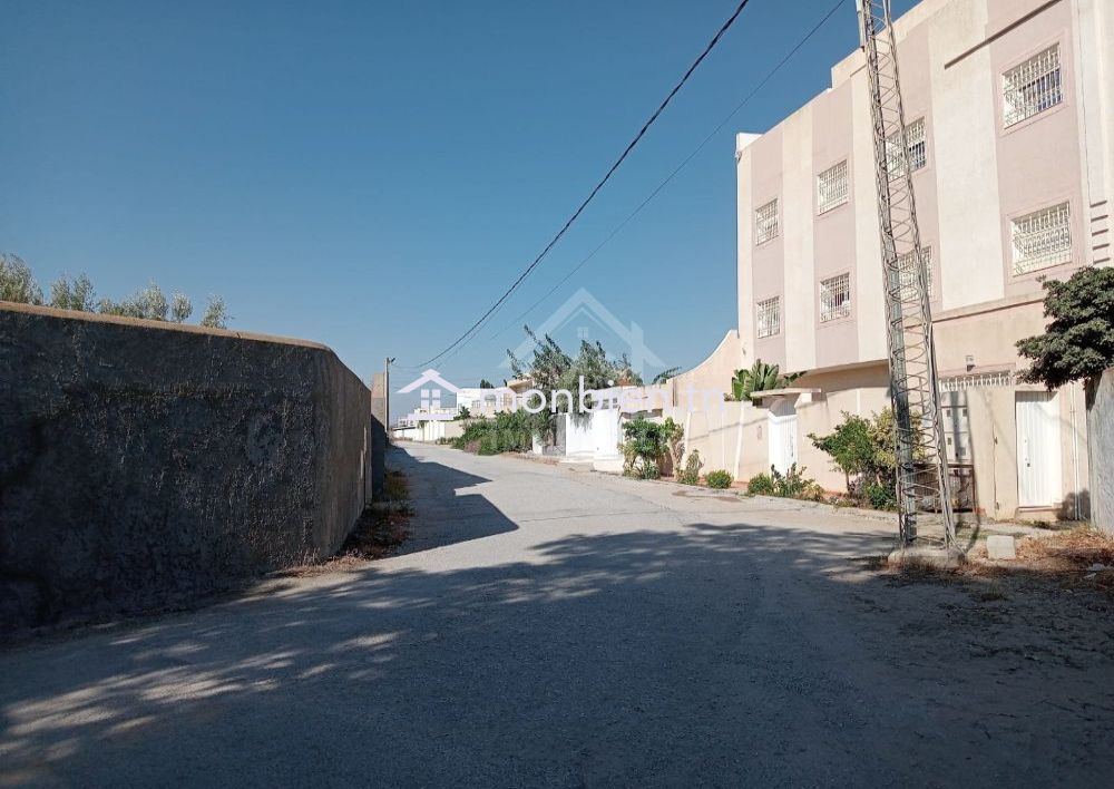 Un terrain de 423 m² dans la zone de Sidi Mahressi à vendre 51355351