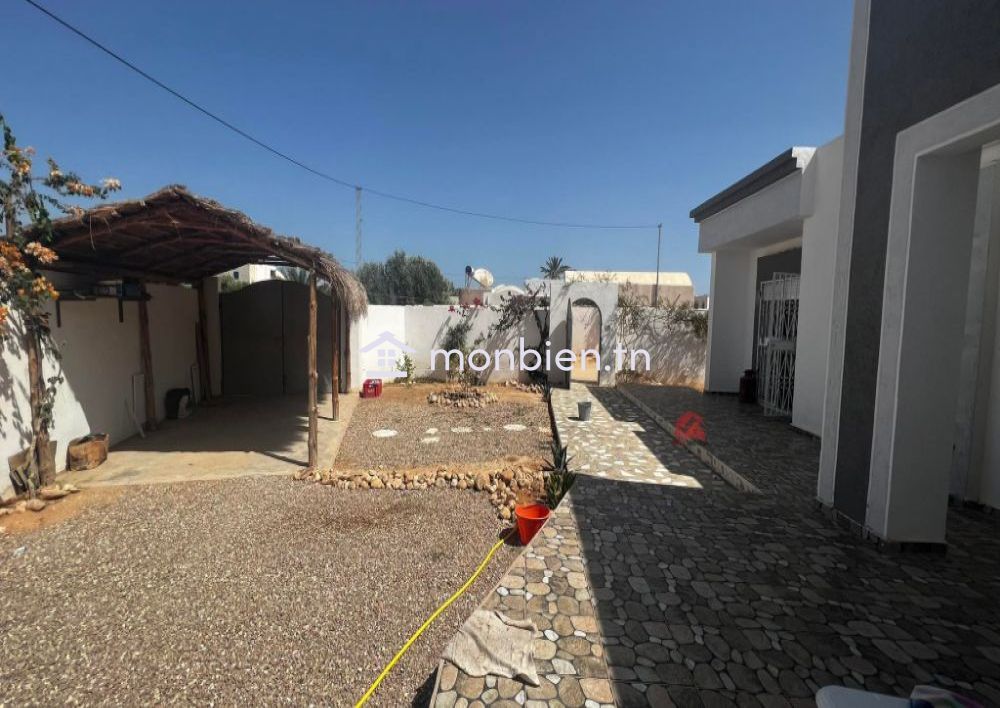 MAISON MEUBLÉE À MEZRAYA DJERBA