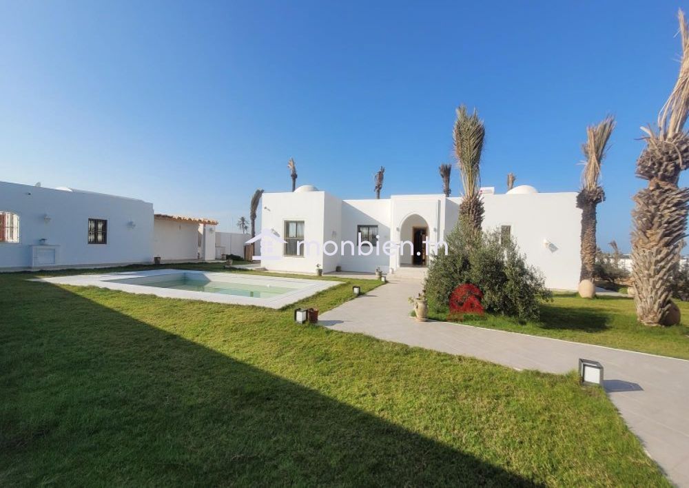 GRANDE MAISON SUR MEZRAYA DJERBA ZA