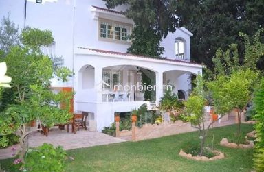 Location estivale: Villa avec piscine et jardin à louer 51355351