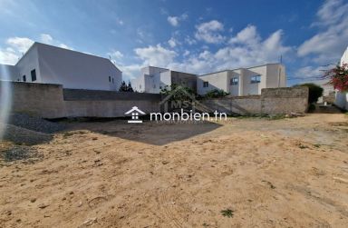 Un terrain avec autorisation de bâtir à Hammamet à vendre 51355351