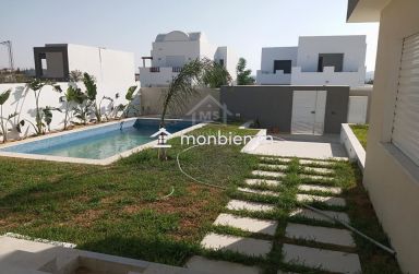 Une villa S+4 toute neuve avec piscine à vendre à Hammamet Sud 51355351