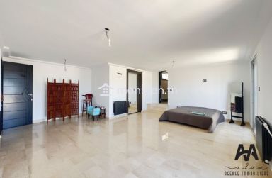 Villa S+6 avec Jardin et Piscine à El Maamoura Plage.