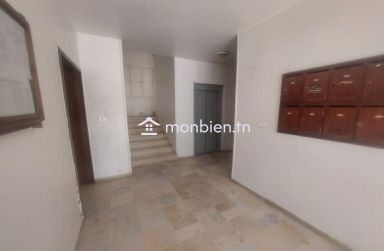 À vendre un appartement S+4 à Manar 2