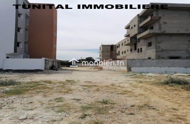 La marsa bhar lazreg pas loin de Cité el Khalil  A vendre terrain   bon emplacement pour une petite immeuble  R+2 ( possible de construire 7 appartements).