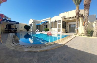 GRANDE MAISON EN ZONE TOURISTIQUE DJERBA ZT - RÉF V590