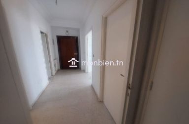 À vendre un appartement S+4 à Manar 2