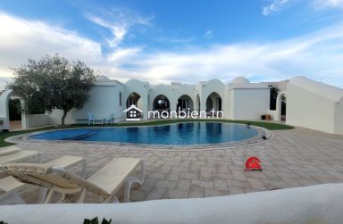 MAISON DJERBIENNE AVEC PISCINE À ARKOU DJERBA ZA