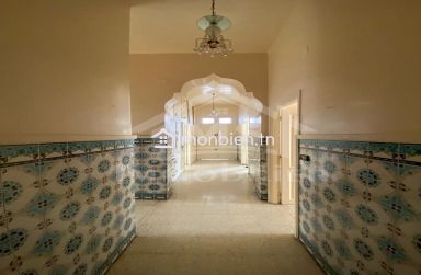 Maison arabe S+3 avec patio et jardin à vendre à Nabeul 51355351