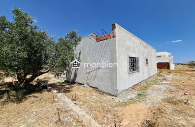 Villa avec piscine et garage encours de construction à vendre 51355351