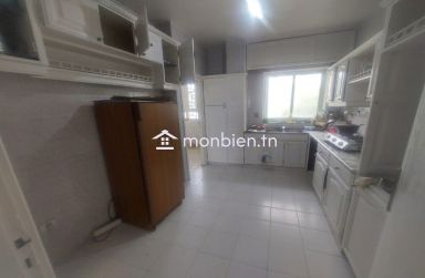 À vendre un appartement S+4 à Manar 2