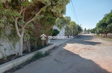 Un terrain de 423 m² dans la zone de Sidi Mahressi à vendre 51355351