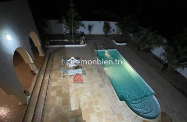 VILLA AVEC PISCINE PRIVÉE À DJERBA - RÉF L740