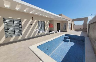 VILLA DE PLAIN-PIED AVEC PISCINE À HOUMT SOUK DJERBA ZA