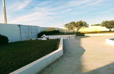 Un terrain de 2100 m² avec 1 studio à Hammamet Sud à vendre 51355351