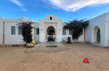 MAISON DJERBIENNE AVEC PISCINE À ARKOU DJERBA ZA - RÉF V602