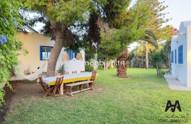 Villa s+3 meublé avec piscine te jardin à Maamoura Plage, Nabeul.