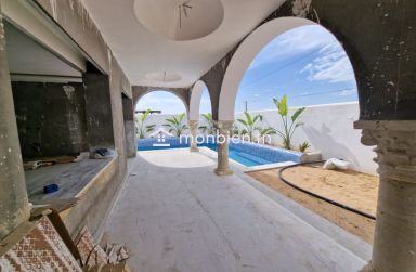 Charmante villa avec piscine encours de finition à vendre 51355351