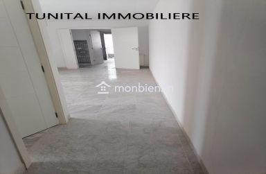 kheireddine A Vendre appartement haut standing au 1ere étage jamais habité dans une résidence gardée .