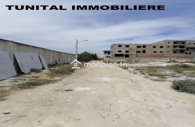 La marsa bhar lazreg pas loin de Cité el Khalil  A vendre terrain   bon emplacement pour une petite immeuble  R+2 ( possible de construire 7 appartements).