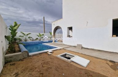 Charmante villa avec piscine encours de finition à vendre à Hammamet 51355351