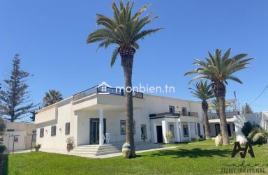 Villa S+6 avec Jardin et Piscine à El Maamoura Plage.