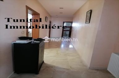 la marsa bhar lazreg pas loin de soukra sidi Fraj.  A vendre villa trés haut standing sur un seul niveau