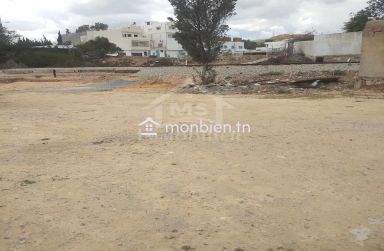 Un terrain avec autorisation de bâtir à Hammamet à vendre 51355351