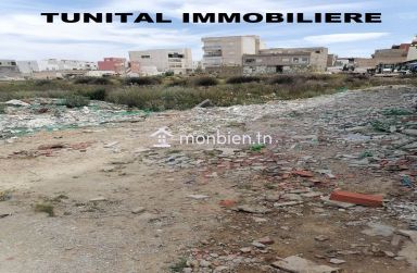 La marsa bhar lazreg pas loin de Cité el Khalil  A vendre terrain   bon emplacement pour une petite immeuble  R+2 ( possible de construire 7 appartements).